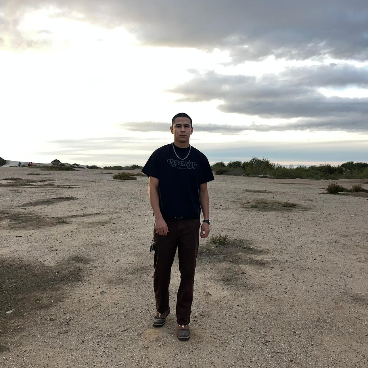 HORSE TEE BLACK AND BLACK