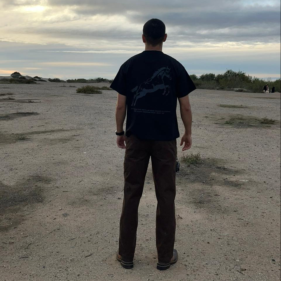 HORSE TEE BLACK AND BLACK